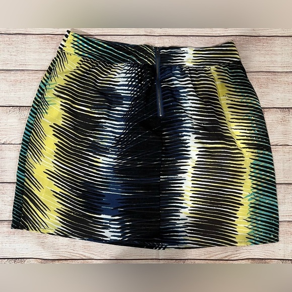 Ann Taylor LOFT -  ABSTRACT chiffon mini skirt, size 10 - Picture 2 of 4